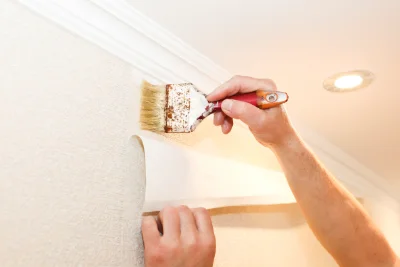 Pose de papier peint à Chenillé-Champteussé — revêtements muraux et toiles de verre